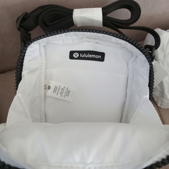 lululemon Easy Access Crossbody 'Manifesto' Print Black and White Purse - Picture 6 of 9